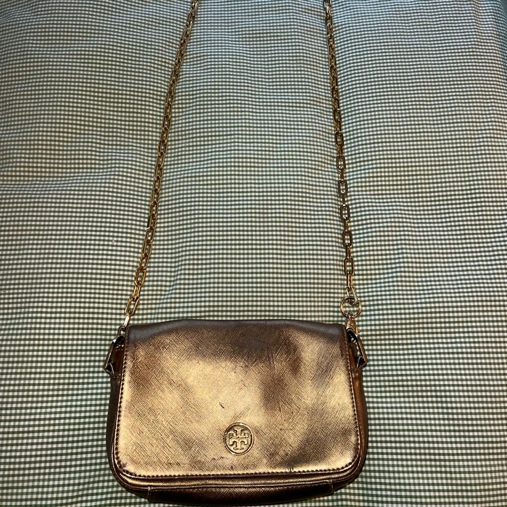 Tory Burch Robinson Gold Saffiano Medium Crossbody in Gold